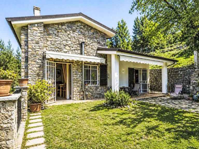 Vacation home with patio, yard & barbeque | Nature view | Pets allowed in Diano Marina