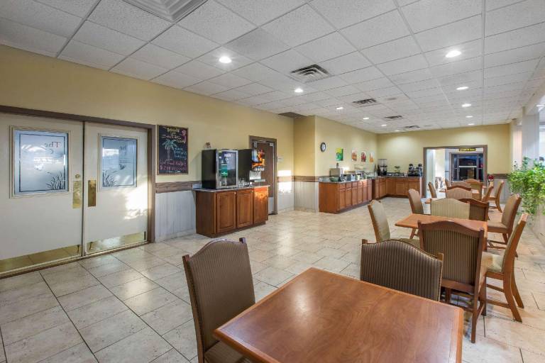Quality Inn & Suites Conference Center — photo 3