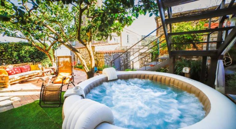 House with yard, barbecue & jacuzzi — photo 3