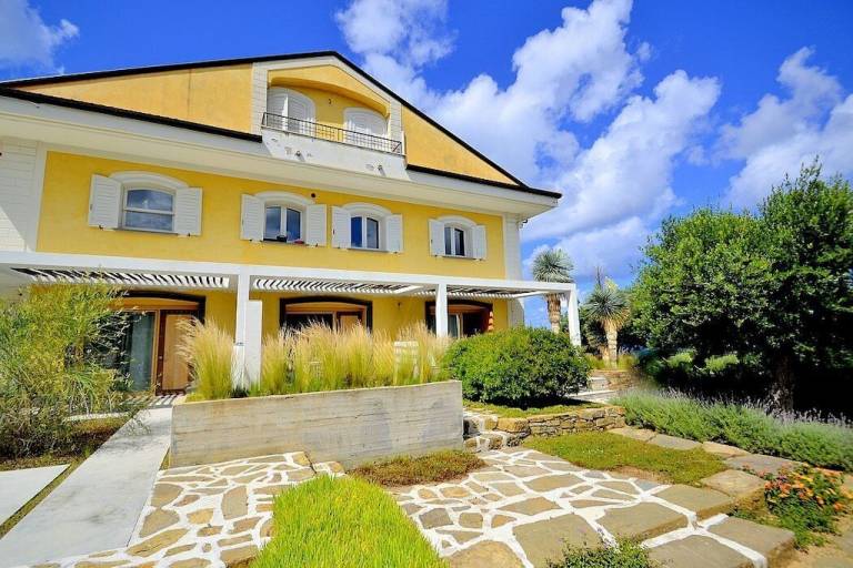 Casa  Ogliastro Marina