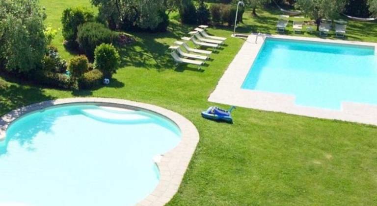 Vacation home with garden, jacuzzi & private pool | Perfect for remote work in Pistoia