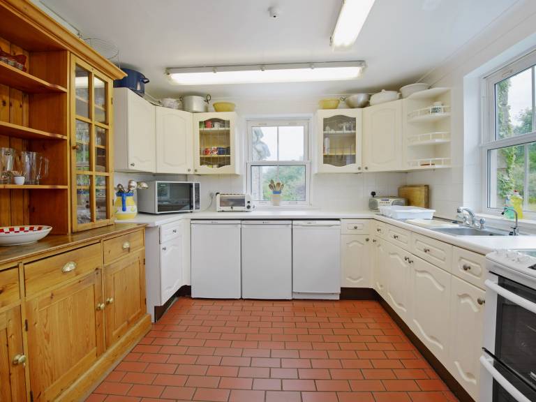 Cottage with garden — photo 4