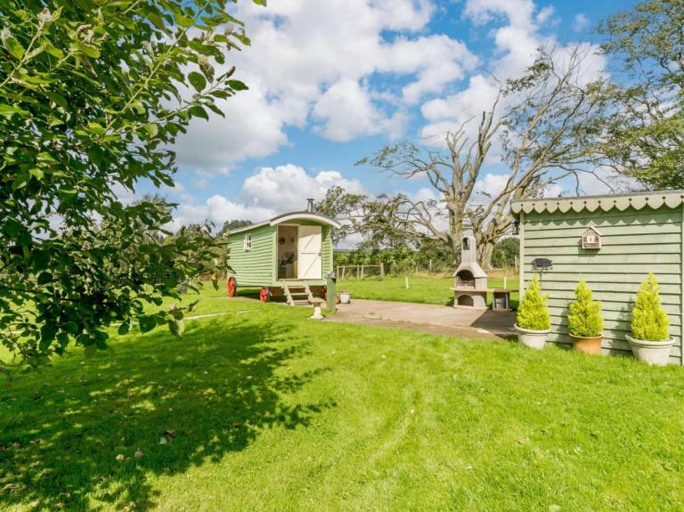 Cottage with barbecue & garden in Carlisle
