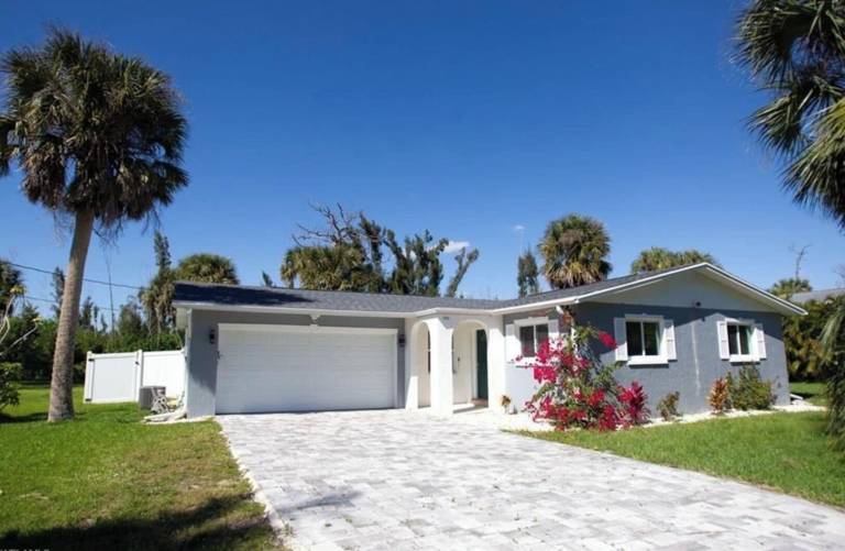 Cottage Saint James City