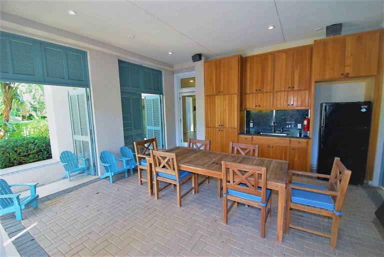 Family-friendly beautiful vacation home with pool | Close to the beach | Pets are welcome — photo 5
