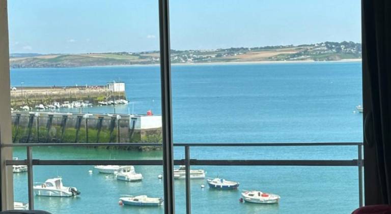 Holiday apartment with 1 room for 4 persons in Douarnenez