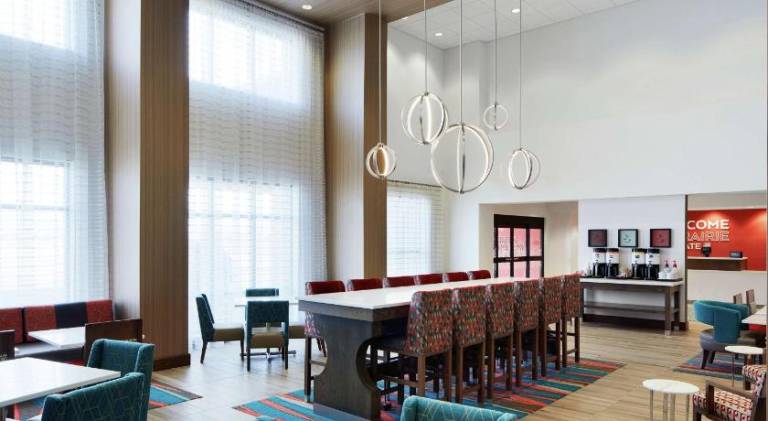 Hampton Inn & Suites Chicago Waukegan — photo 4