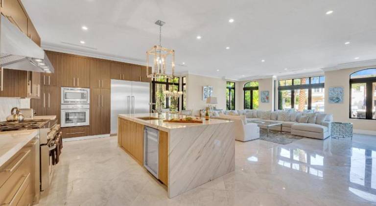 Waterfront Heated Pool Canal View Access Mimosa Key VlLLAS — photo 4