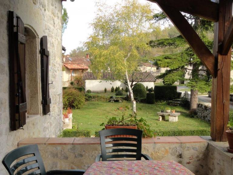 Gite with grill, patio & garden — photo 4