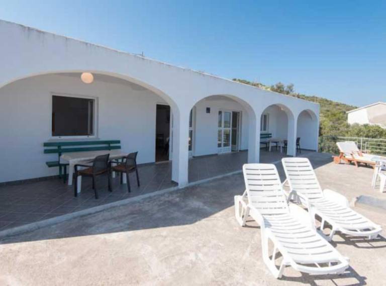 Spacious and Cozy Seafront Apartments - Two Bedroom Apartment with Terrace and Sea View — photo 3