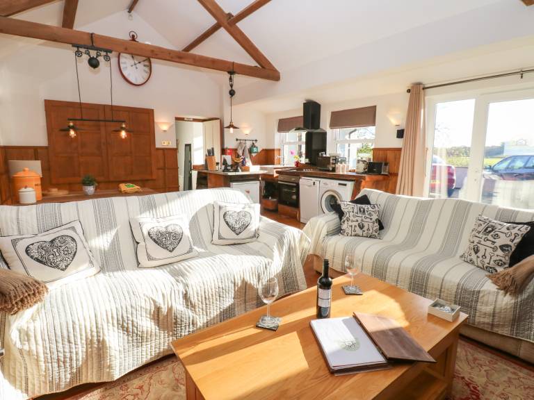 Fully equipped cottage with yard | Pets allowed — photo 5
