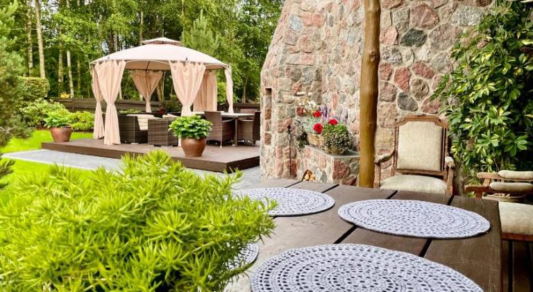 Lovely lodge with yard, barbeque & terrace | Pets are welcome — photo 3