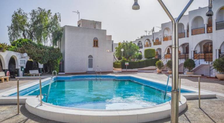 Fully equipped house with pool, patio & yard | Beach nearby | Perfect for remote work | Pets are welcome — photo 3