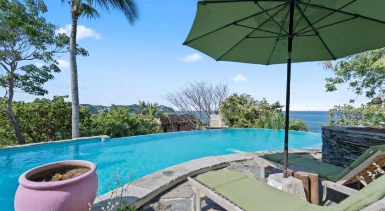 Vacation home with pool — photo 3