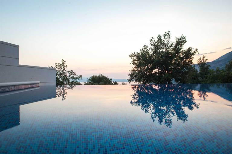 Fully equipped villa with patio, barbecue & private pool | City view | Dogs allowed — photo 5