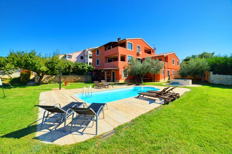 Holiday apartment with terrace, pool & barbecue | Sea view — photo 5