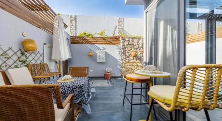 Rental apartment with jacuzzi & pool — photo 3