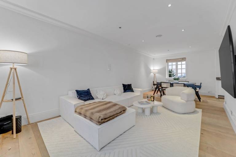 The Belgravia Place Stunning & Bright 2BDR Home