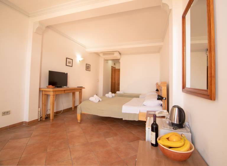 Levantin Inn 1-3 Room N3 Sea Side — photo 4