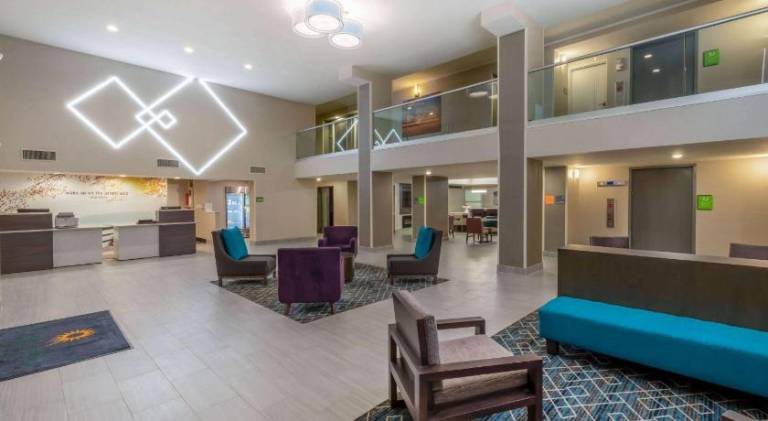 La Quinta Inn & Suites by Wyndham Jonesboro — photo 2