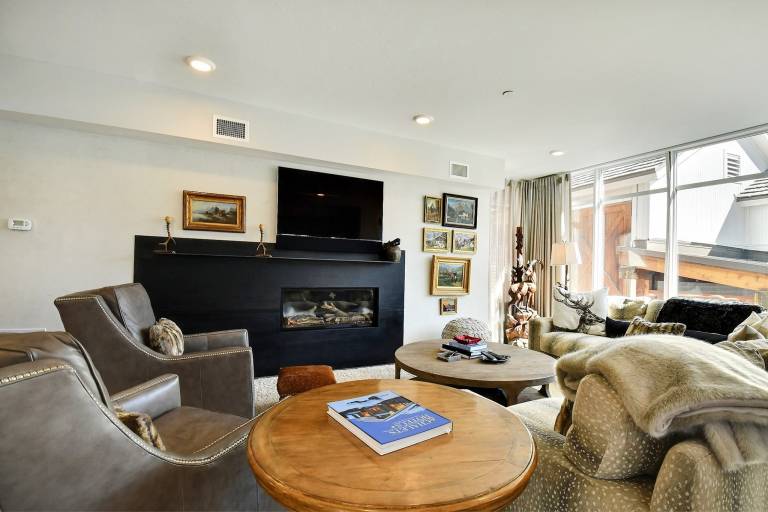 Family-oriented charming condo with barbeque & jacuzzi | Mountain view | Ski nearby | Pet-friendly — photo 5