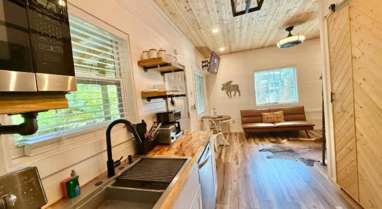 Vacation home with jacuzzi — photo 3
