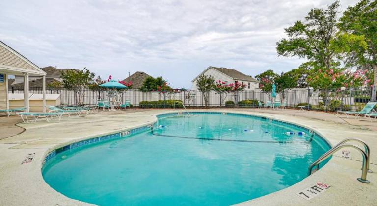 Vacation home with pool — photo 5