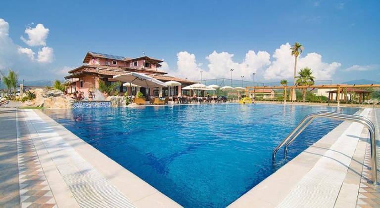 Lovely house with hot tub, terrace & pool | Dogs allowed — photo 3