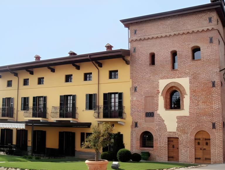 La Torre Dei Canonici in Novara