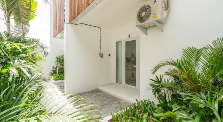 Villa with yard, private pool & patio | Good for workation | Pets allowed — photo 4