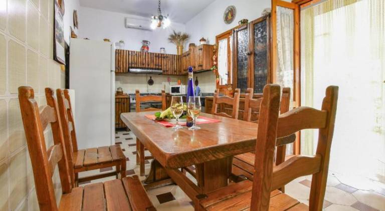 Fully equipped vacation home with yard & patio | Pets are welcome — photo 3