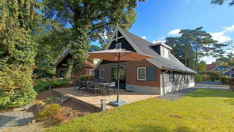 Ferienwohnung mit Terrasse, Pool und Garten