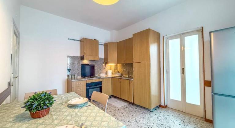 Apartment with 2 rooms for 5 persons — photo 3