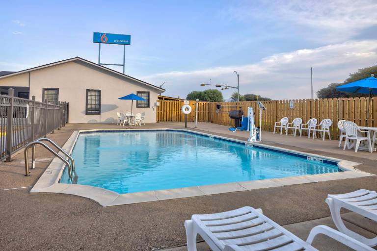 Motel 6 Bryan, TX - College Station — photo 2