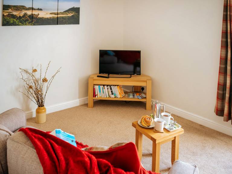 Child-friendly cottage with yard | Pet-friendly — photo 2