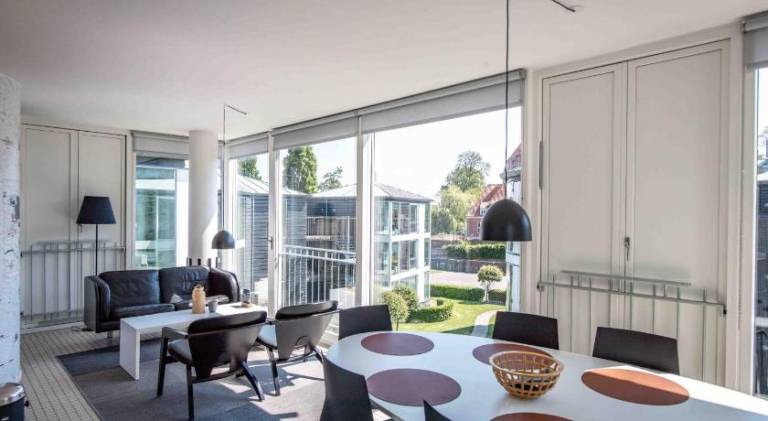 Serviced apartment with patio, barbecue & yard | Pet-friendly — photo 3