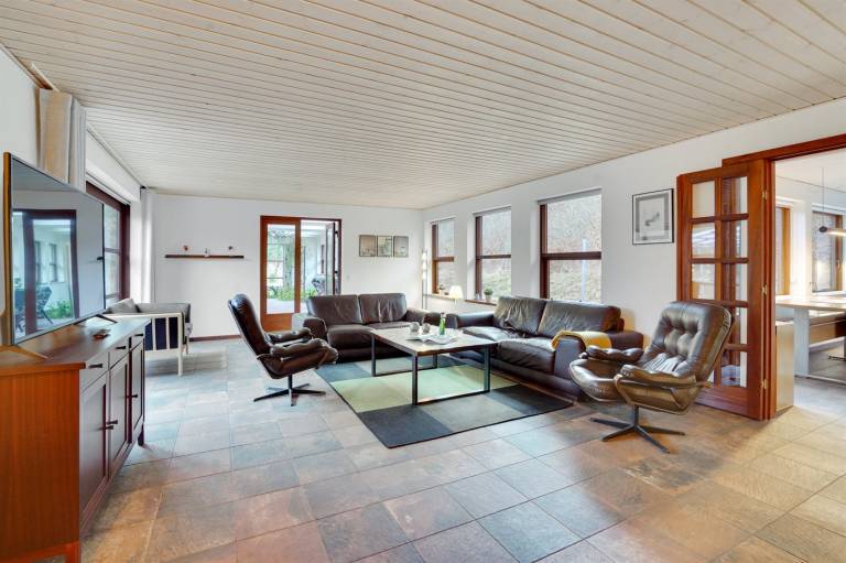 Fully equipped spacious vacation home with hot tub, terrace & barbeque | Pets allowed — photo 3