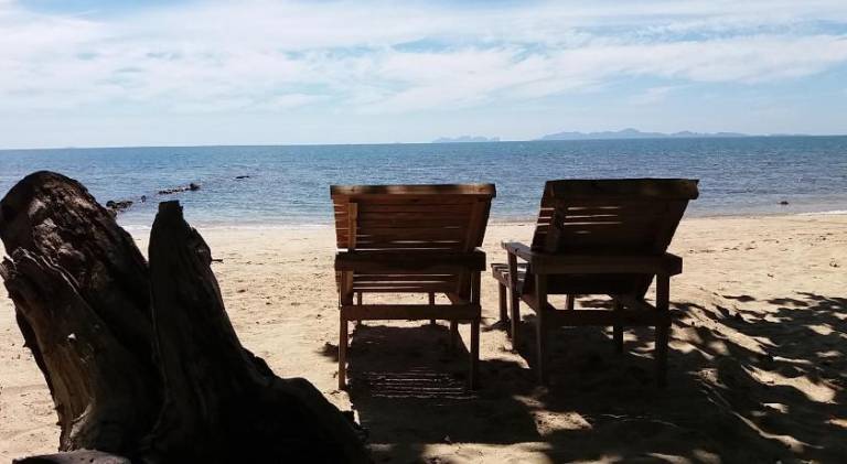 Bed & Breakfast  Koh Jum