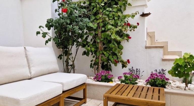 Serviced apartment with patio & yard | Pets are welcome — photo 5