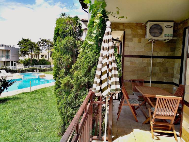 Apartment with pool — photo 3