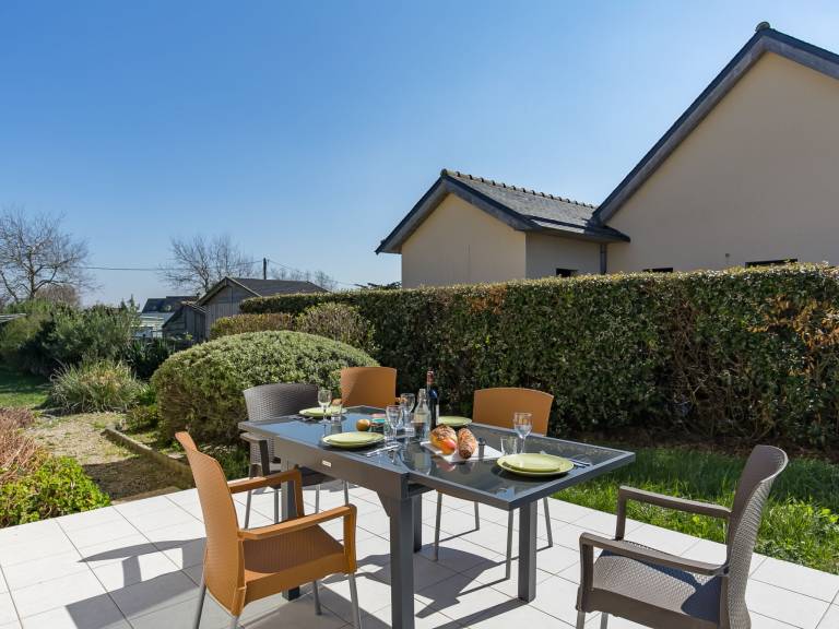 House with garden, terrace & grill — photo 2