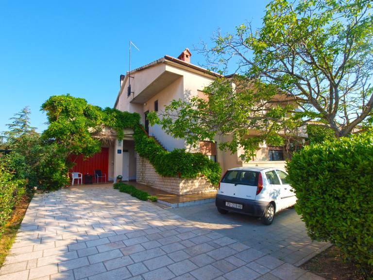 Children-friendly beautiful rental apartment with patio & barbeque | Pets allowed — photo 2