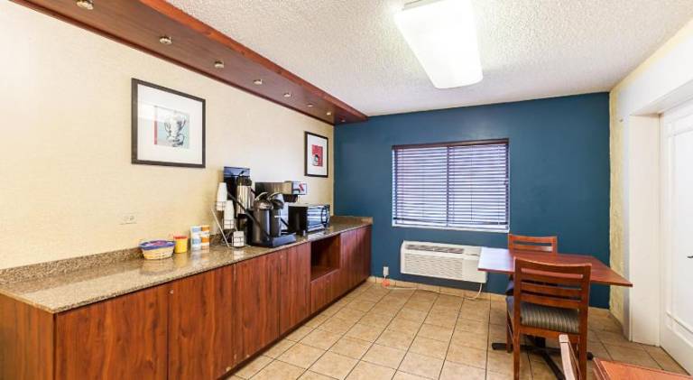 Motel 6 Milwaukee, WI - Glendale — photo 3