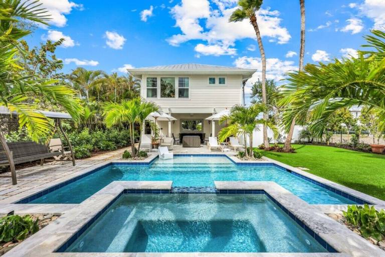 Charming vacation home with jacuzzi, garden & grill | Garden view | Pet-friendly in Naples, FL