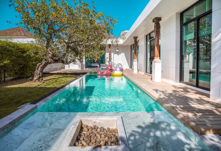 Villa  Chalong