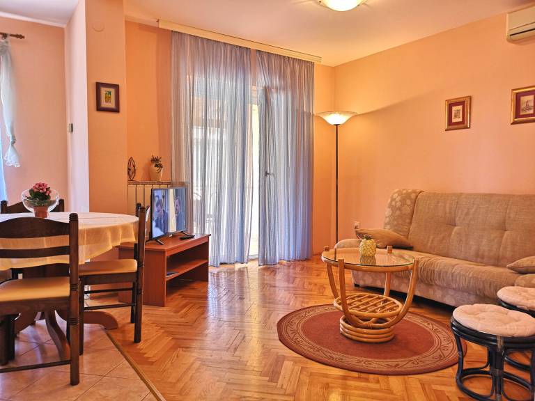 Fully equipped beautiful apartment with patio, BBQ & pool | Pets are welcome — photo 4