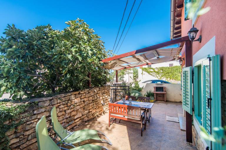 Nice vacation home with terrace, yard & grill | Pet-friendly — photo 3