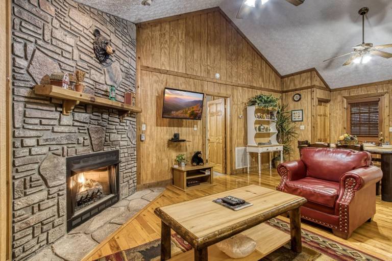 Child-friendly cabin with private pool | Pets allowed — photo 5
