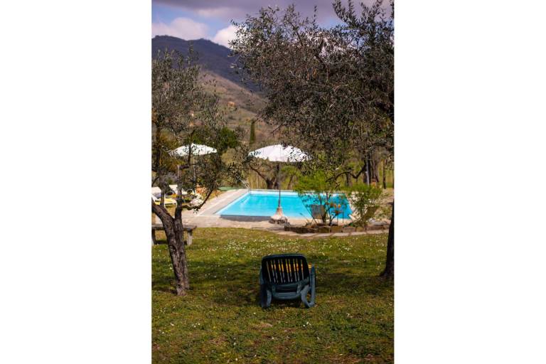 Villa with private pool, grill & yard — photo 4