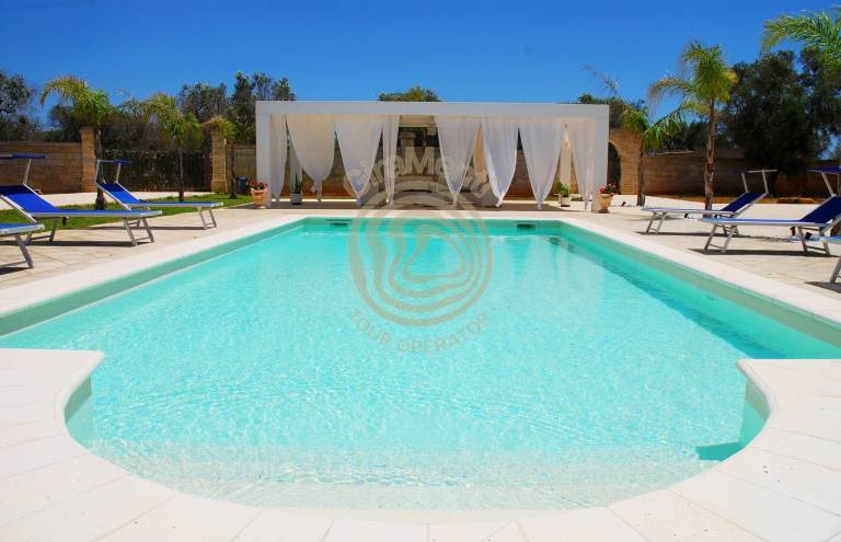 Family-friendly spacious villa with barbeque, private pool & garden | Pets allowed — photo 5